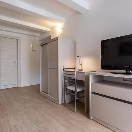 Apartments Crnekovic III Baska  Exterior photo